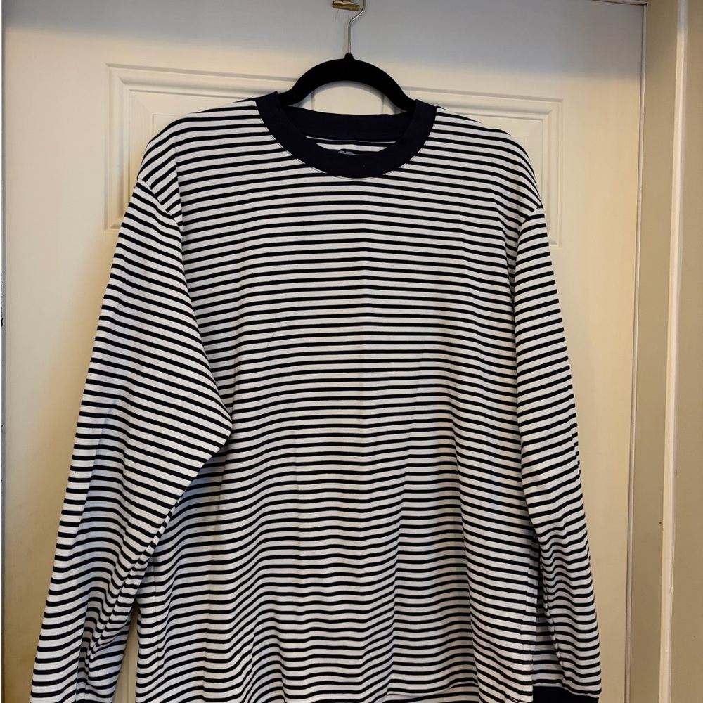 Uniqlo Black and White Striped Crewneck